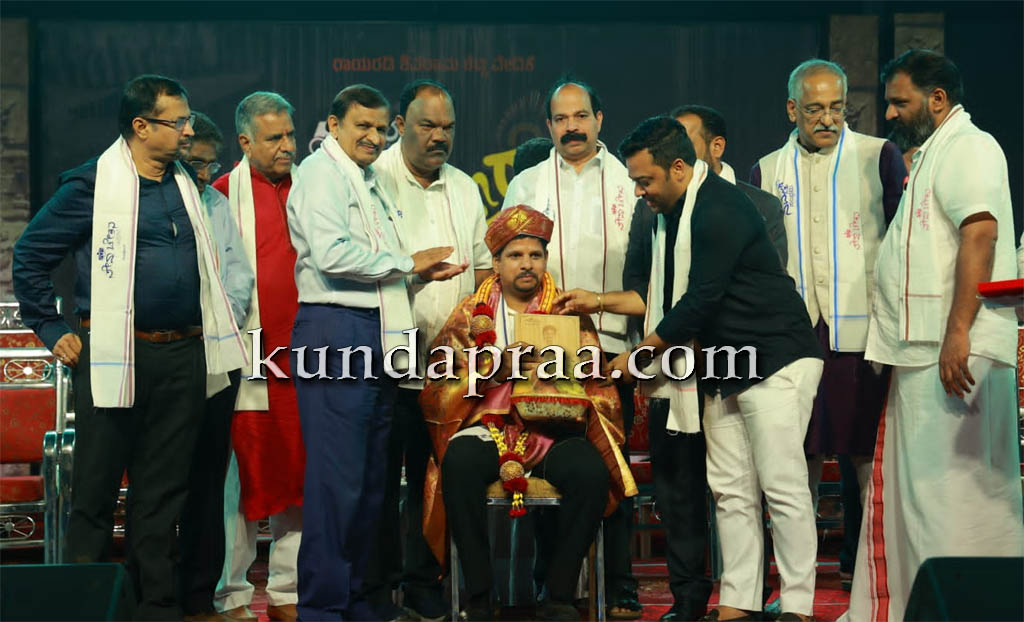 ಡಾ. ಅಂಪಾರು ನಿತ್ಯಾನಂದ ಶೆಟ್ಟಿ ಅವರಿಗೆ ನಮ್ಮೂರ ಕೀರ್ತಿ ಕಳಶ ಪ್ರಶಸ್ತಿ ಪ್ರದಾನ