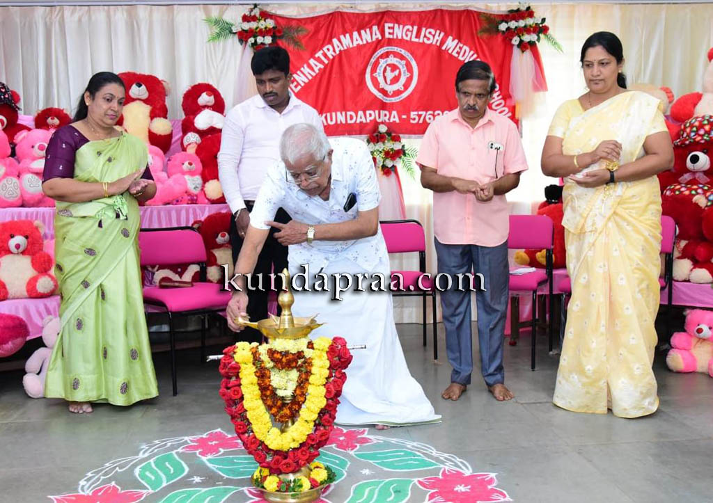 ಶ್ರೀ ವೆಂಕಟರಮಣ ಶಾಲೆಯಲ್ಲಿ ಗೊಂಬೆಗಳ ಮತ್ತು ಆಟಿಕೆಗಳ ವೈವಿಧ್ಯಮಯ ಪ್ರದರ್ಶನ