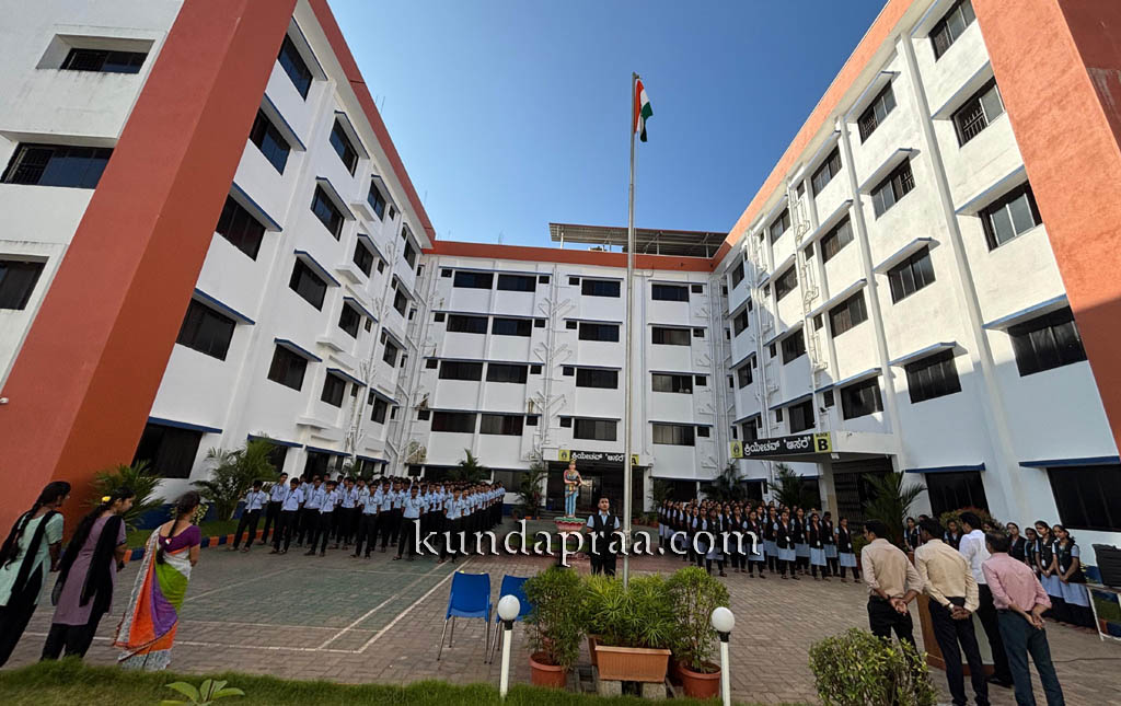 ಕ್ರಿಯೇಟಿವ್ ಪದವಿ ಪೂರ್ವ ಕಾಲೇಜಿನಲ್ಲಿ 76ನೇ ಗಣರಾಜ್ಯೋತ್ಸವದ ಸಂಭ್ರಮ