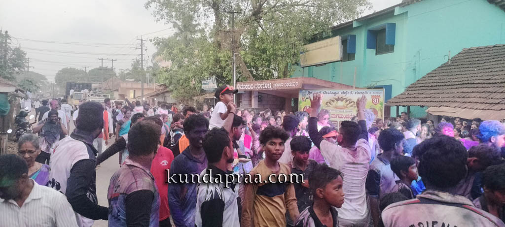 ಗಂಗೊಳ್ಳಿ: ಕೊಂಕಣಿ ಖಾರ್ವಿ ಸಮುದಾಯದವರಿಂದ ಹೋಳಿ ಹಬ್ಬ ಆಚರಣೆ