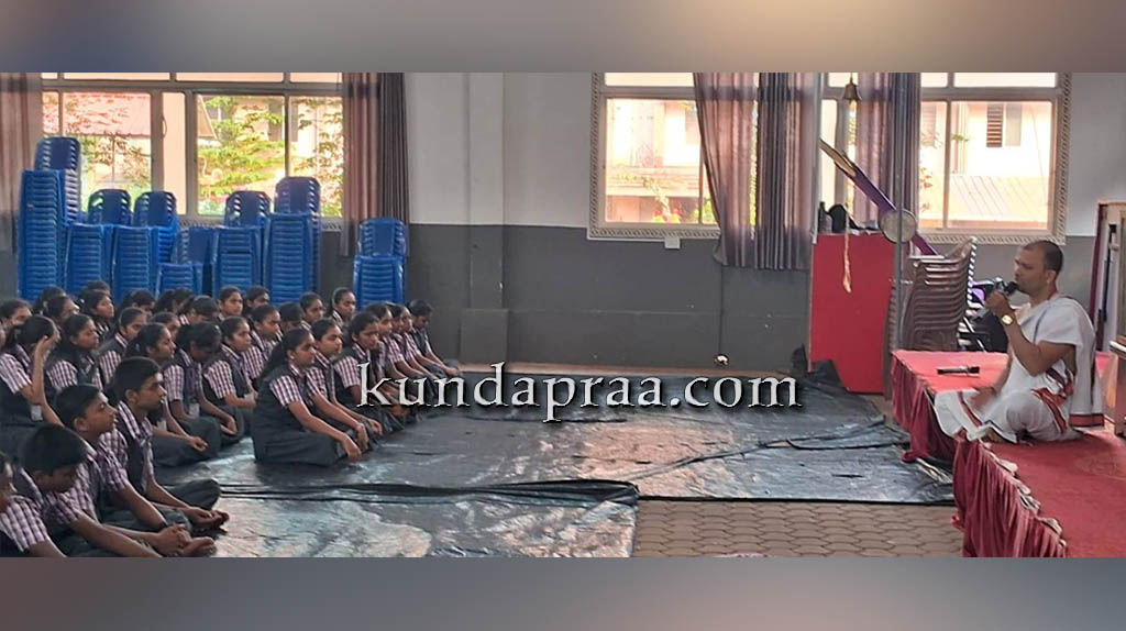 ಹಟ್ಟಿಯಂಗಡಿ ವಸತಿ ಶಾಲೆಯಲ್ಲಿ ಯುಗಾದಿ ಹಬ್ಬದ ಪ್ರಯುಕ್ತ ಪಂಚಾಂಗ ಶ್ರವಣ