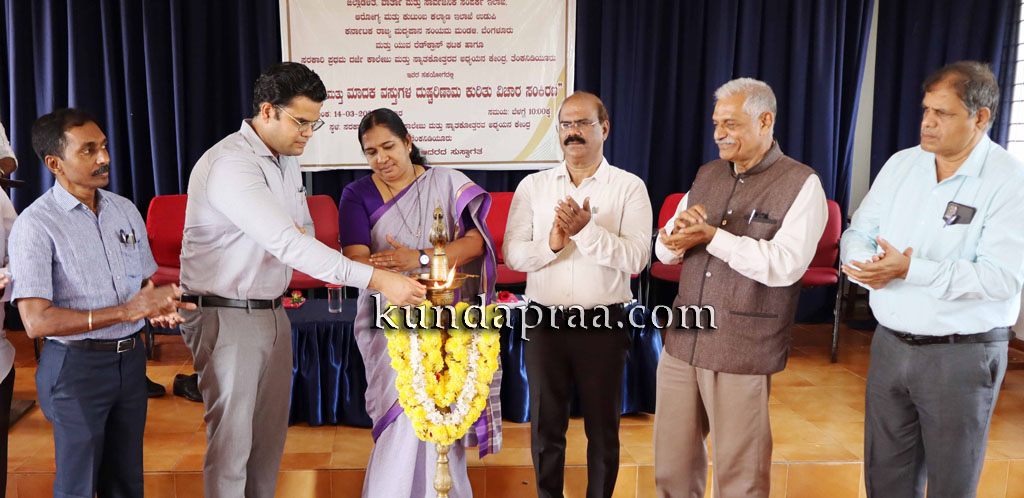 ಯುವಜನರು ಕ್ಷಣಿಕ ಸುಖಕ್ಕಾಗಿ ಮದ್ಯ ಅಥವಾ ಮಾದಕ ವಸ್ತುಗಳಿಗೆ ಬಲಿಯಾಗಬಾರದು: ಜಿಲ್ಲಾಧಿಕಾರಿ