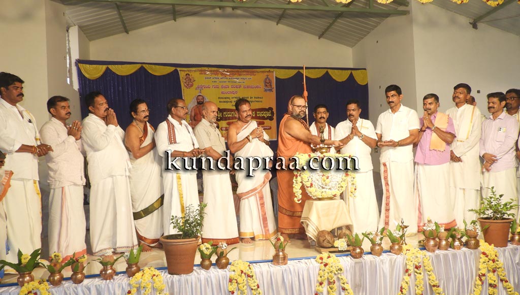 ಕುಂದಾಪುರ: ಶ್ರೀಕಾಳಹಸ್ತೇಂದ್ರ ಸರಸ್ವತೀ ಮಹಾಸ್ವಾಮೀಜಿ ಅವರ ಸಾಮೂಹಿಕ ಗುರುಪಾದ ಪೂಜೆ
