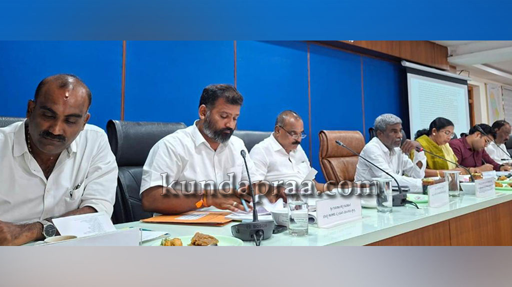 ಕೇಂದ್ರ ಸರ್ಕಾರದ ಯೋಜನೆಗಳ ಸಮರ್ಪಕ ಅನುಷ್ಠಾನಕ್ಕೆ ಸಂಸದ ಕೋಟ ಶ್ರೀನಿವಾಸ ಪೂಜಾರಿ ಸೂಚನೆ