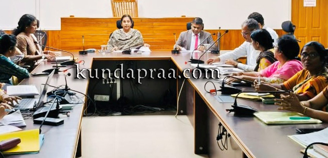 ಮಕ್ಕಳ ಉತ್ತಮ ಭವಿಷ್ಯ ನಿರ್ಮಾಣಕ್ಕೆ ಪೂರಕ ವಾತಾವರಣವನ್ನು ಅಧಿಕಾರಿಗಳು ಕಲ್ಪಿಸಿ: ಜಿಲ್ಲಾಧಿಕಾರಿ