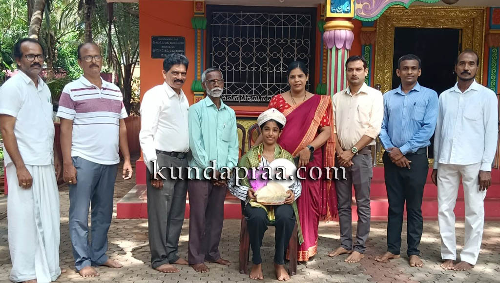 ಗಂಗೊಳ್ಳಿ: ಎಸ್ಎಸ್ಎಲ್ಸಿ ಪರೀಕ್ಷೆಯಲ್ಲಿ ರಾಜ್ಯಕ್ಕೆ ದ್ವಿತೀಯ ಸ್ಥಾನ ಪಡೆದ ಸುಶ್ಮಿತಾಳಿಗೆ ಸನ್ಮಾನ