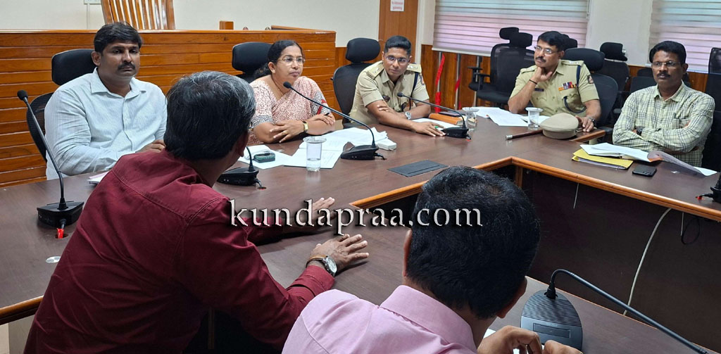 ವಾಹನಗಳ ಸುಗಮ ಹಾಗೂ ಸುರಕ್ಷಿತ ಸಂಚಾರಕ್ಕೆ ಅಗತ್ಯವಿರುವ ಮುನ್ನೆಚ್ಚರಿಕ ಕ್ರಮಕೈಗೊಳ್ಳಿ: ಜಿಲ್ಲಾಧಿಕಾರಿ