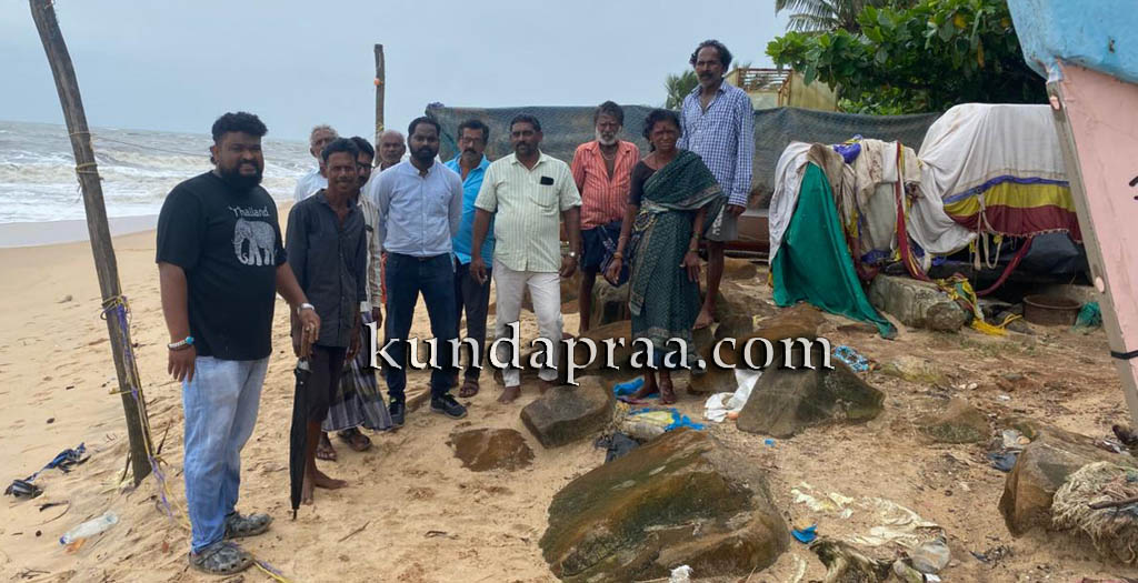 ತ್ರಾಸಿ ಕಡಲ್ಕೊರೆತ ಪ್ರದೇಶಕ್ಕೆ ಮೀನುಗಾರಿಕೆ ಇಲಾಖೆ ಎಂಜಿನಿಯರ್ ಭೇಟಿ