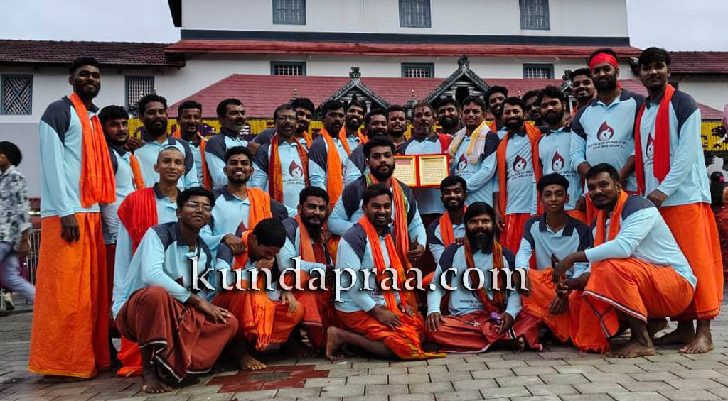 ಗಂಗೊಳ್ಳಿ ಯಕ್ಷಾಭಿಮಾನಿ ರಕ್ತದಾನಿಗಳ ಬಳಗದ ಸದಸ್ಯರು ಶ್ರೀ ಕ್ಷೇತ್ರ ಧರ್ಮಸ್ಥಳಕ್ಕೆ ಪಾದಯಾತ್ರೆ