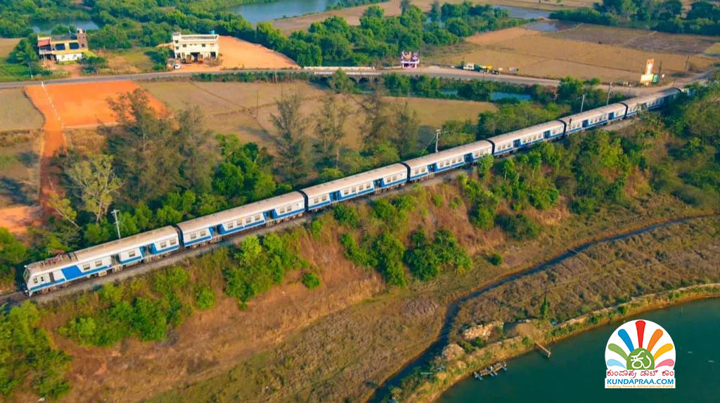 ಕುಂದಾಪುರ: ರೈಲ್ವೆ ಮಾರ್ಗದಲ್ಲಿ ಮರ ಬಿದ್ದು ಎಲ್ಲಾ ರೈಲು ಸಂಚಾರ 4 ಗಂಟೆ ವಿಳಂಬ