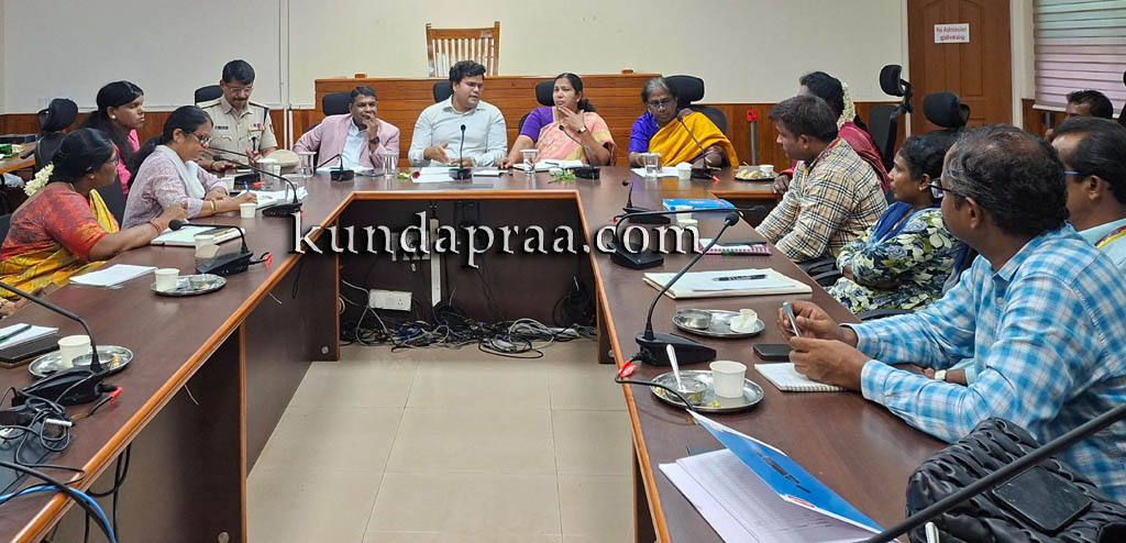 ಲಿಂಗತ್ವ ಅಲ್ಪಸಂಖ್ಯಾತರೊಂದಿಗೆ ಅಧಿಕಾರಿಗಳು ಸೌಹಾರ್ದಯುತವಾಗಿ ನಡೆದುಕೊಳ್ಳಬೇಕು: ಜಿಲ್ಲಾಧಿಕಾರಿ