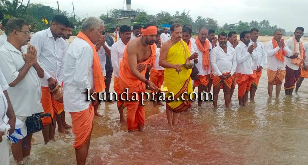 ಗಂಗೊಳ್ಳಿ ಕಡಲ ತೀರದಲ್ಲಿ ಸಮುದ್ರ ಪೂಜೆ