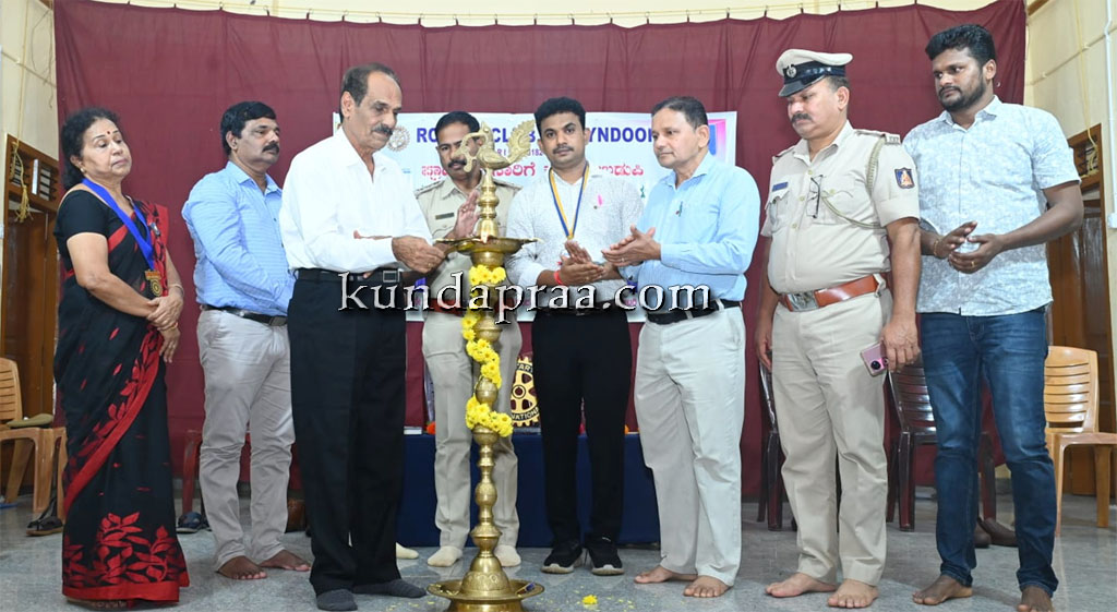 ಕಾನೂನು ಪಾಲನೆಯೊಂದಿಗೆ ಮಕ್ಕಳ ರಕ್ಷಣೆಯ ಜವಾಬ್ದಾರಿ ಶಾಲಾ ವಾಹನ ಚಾಲಕರಿಗಿದೆ: ಸಂತೋಷ್ ಶೆಟ್ಟಿ