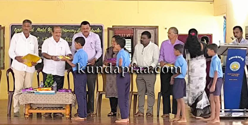 ವಂಡ್ಸೆ ಶಾಲೆ ವಿದ್ಯಾರ್ಥಿಗಳಿಗೆ ಕೃಷ್ಣಮೂರ್ತಿ ಮಂಜರಿಂದ ವಿವಿಧ ಕೊಡುಗೆಗಳ ವಿತರಣೆ