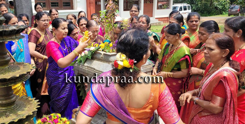 ಬಸ್ರೂರು ಶ್ರೀ ಮಹಾಲಸಾ ನಾರಾಯಣೀ ದೇವಸ್ಥಾನದಲ್ಲಿ ಸಾಮೂಹಿಕ ಚೂಡಿ ಪೂಜೆ ಕಾರ್ಯಕ್ರಮ