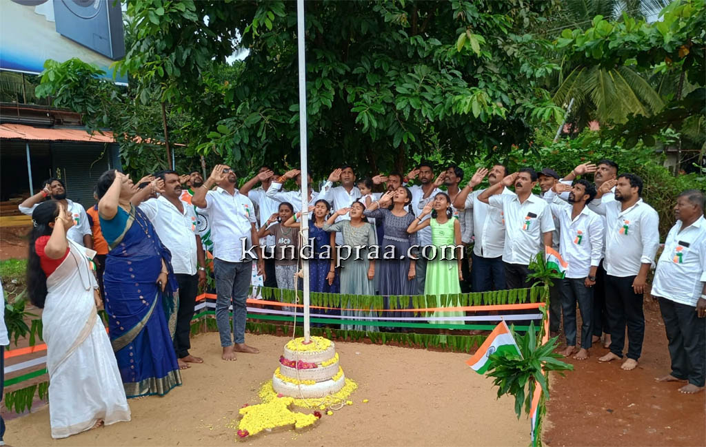 ಬಿಜೂರಿನಲ್ಲಿ ಶ್ರೀ ದುರ್ಗಾಪರಮೇಶ್ವರಿ ಆಟೋ, ಕಾರು, ಗೂಡ್ಸ್ ಚಾಲಕರ ಸಂಘದ 79ನೇ ಸ್ವಾತಂತ್ರ್ಯ ದಿನಾಚರಣೆ