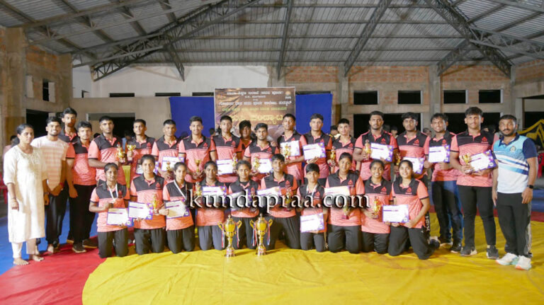 ಜಿಲ್ಲಾ ಮಟ್ಟದ ಕುಸ್ತಿ ಪಂದ್ಯಾಟದಲ್ಲಿ ಆಳ್ವಾಸ್ಗೆ ಅವಳಿ ಪ್ರಶಸ್ತಿ