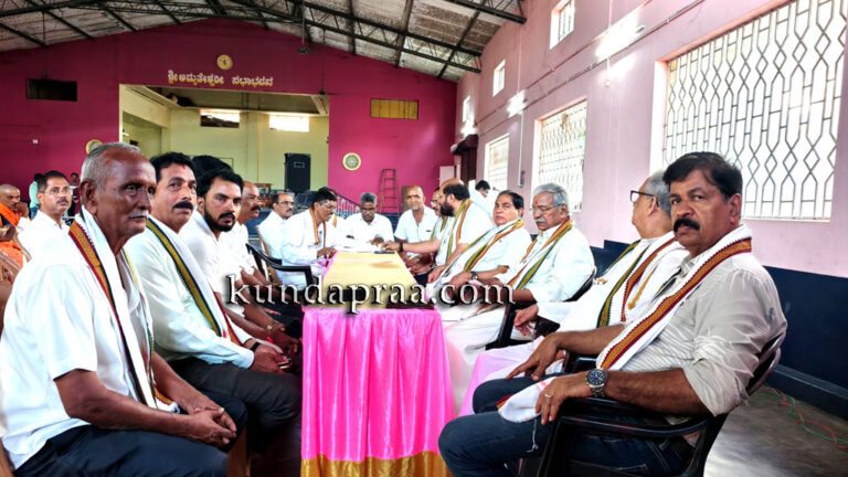 ಬಯಲಾಟ ಮೇಳಗಳ ಮುಖ್ಯಸ್ಥರ ಸಭೆ: ಕಾಲಮಿತಿ ಪ್ರದರ್ಶನಕ್ಕೆ ಮೇಳದ ಯಜಮಾನರ ಒಲವು