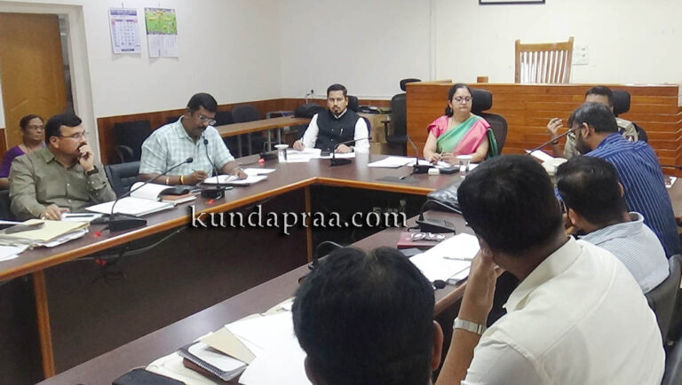 ಸಿದ್ಧ ಕಾಂಕ್ರೀಟ್ ಮಿಕ್ಸಿಂಗ್ ಸಾಗಾಣಿಕ ವಾಹನಗಳ ಓವರ್ ಲೋಡ್ ನಿರ್ಧಾಕ್ಷೀಣ್ಯವಾಗಿ ಕಾನೂನು ಕ್ರಮ ಕೈಗೊಳ್ಳಿ: ಜಿಲ್ಲಾಧಿಕಾರಿ