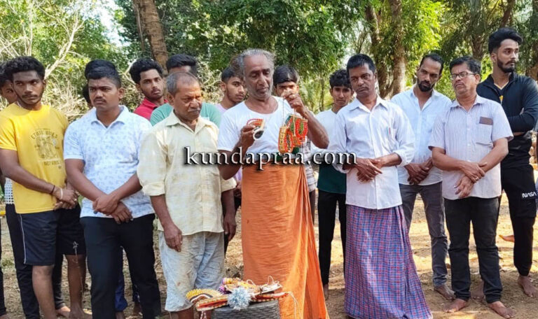 ಡಾ. ಬಿ.ಬಿ. ಹೆಗ್ಡೆ ಕಾಲೇಜಿನ ಎನ್ಎಸ್ಎಸ್ ಶಿಬಿರದಲ್ಲಿ ಯಕ್ಷಗಾನ ವೇಷಭೂಷಣ ತಯಾರಿ