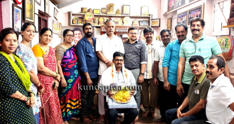 ಕೋಟ: ಪಂಚವರ್ಣದಿಂದ ಕರ್ಣಾಟಕ ಬ್ಯಾಂಕ್ ಸಿಬ್ಬಂದಿ ನಾಗೇಶ್ ಮಯ್ಯರಿಗೆ ಅಭಿನಂದನಾ ಸಭೆ