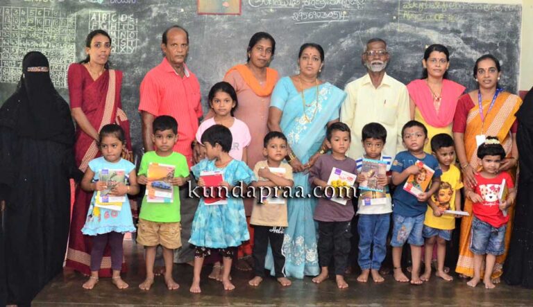 ಗಂಗೊಳ್ಳಿ ಕಲಾಶ್ರೀ ಶಿಕ್ಷಣ ಪ್ರೇಮಿ ಬಳಗದ ವತಿಯಿಂದ ಮಕ್ಕಳಿಗೆ ಉಚಿತ ನೋಟ್ಸ್ ಪುಸ್ತಕ ವಿತರಣೆ