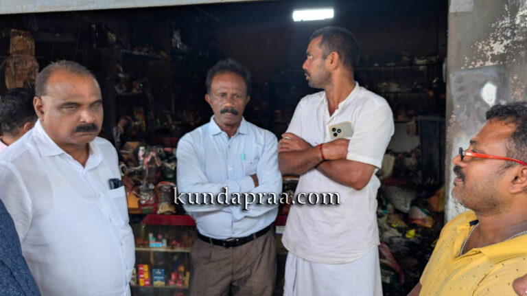 ತೆಕ್ಕಟ್ಟೆ: ಶಾರ್ಟ್ ಸರ್ಕ್ಯೂಟ್ನಿಂದ ಬೆಂಕಿ ಅವಘಡ ಸ್ಥಳಕ್ಕೆ ಶಾಸಕ ಕಿರಣ್ ಕುಮಾರ್ ಕೊಡ್ಗಿ ಭೇಟಿ