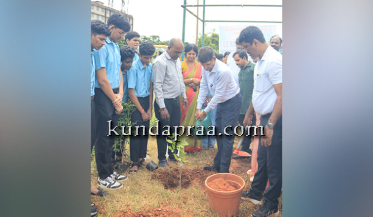 ತಾಯಿಯ ಹೆಸರಿನಲ್ಲಿ ಗಿಡ ನೆಡುವುದು ಪ್ರಕೃತಿಗೆ ಸಲ್ಲಿಸುವ ಕೃತಜ್ಞತೆ: ಪ್ರೊ. ಸದಾಕತ್