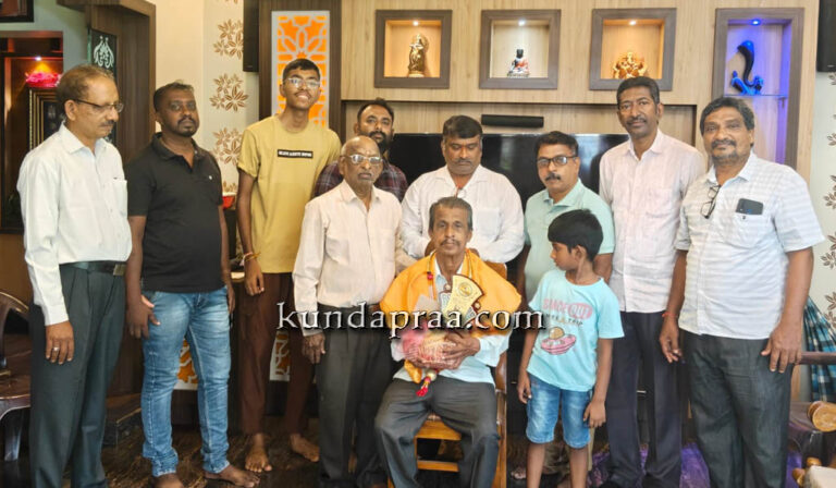 ಕುಂದಾಪುರ: ಶಿಕ್ಷಕರ ದಿನಾಚರಣೆಯ ಅಂಗವಾಗಿ ಶಿಕ್ಷಕ ರವಿಶಂಕರ್ ಹೆಬ್ಬಾರ್ ಅವರಿಗೆ ಸನ್ಮಾನ