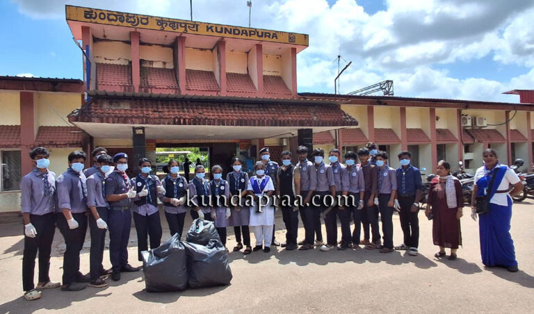 ಕುಂದಾಪುರ ರೈಲ್ವೆ ನಿಲ್ದಾಣದಲ್ಲಿ ಐಎಂಜೆ ಕಾಲೇಜು ಸ್ಕೌಟ್ಸ್-ಗೈಡ್ಸ್ ವತಿಯಿಂದ ಸ್ವಚ್ಛತಾ ಕಾರ್ಯಕ್ರಮ