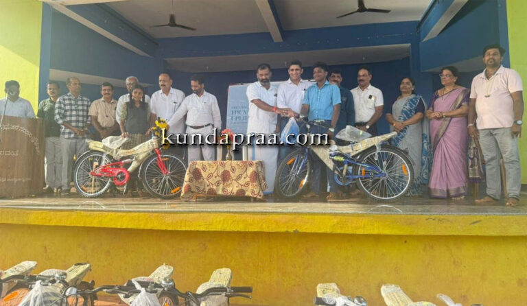 ಮರವಂತೆ: ಕೆನರಾ ರೋಬೆಕೊ ಸಂಸ್ಥೆಯ ಸಿಎಸ್ಆರ್ ನಿಧಿಯಿಂದ ವಿದ್ಯಾರ್ಥಿಗಳಿಗೆ ಸೈಕಲ್ ವಿತರಣೆ