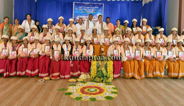 ವಂಡ್ಸೆ ವಲಯ ಮಟ್ಟದ ಶಿಕ್ಷಕರ ದಿನಾಚರಣೆ: ಅಂಗನವಾಡಿ ಕಾರ್ಯಕರ್ತೆಯರು ಸಹಾಯಕಿಯರಿಗೆ ಗೌರವಾರ್ಪಣೆ